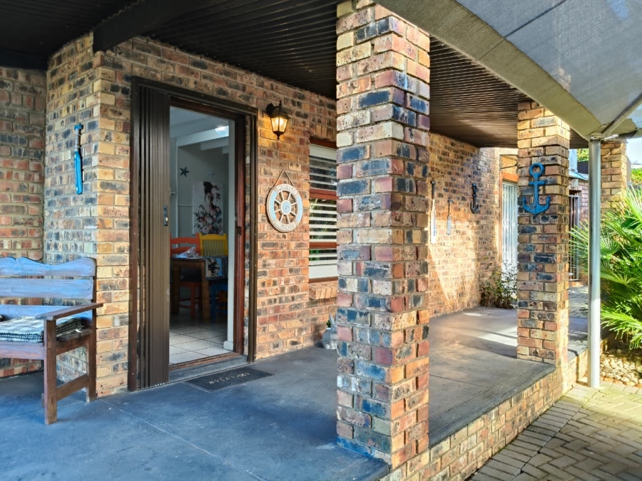 3 Bedroom Property for Sale in Wavecrest Eastern Cape